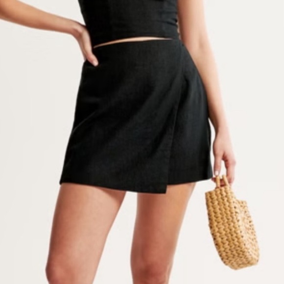 Abercrombie & Fitch Dresses & Skirts - Abercrombie & Fitch Black Linen Blend Wrap Mini Skirt